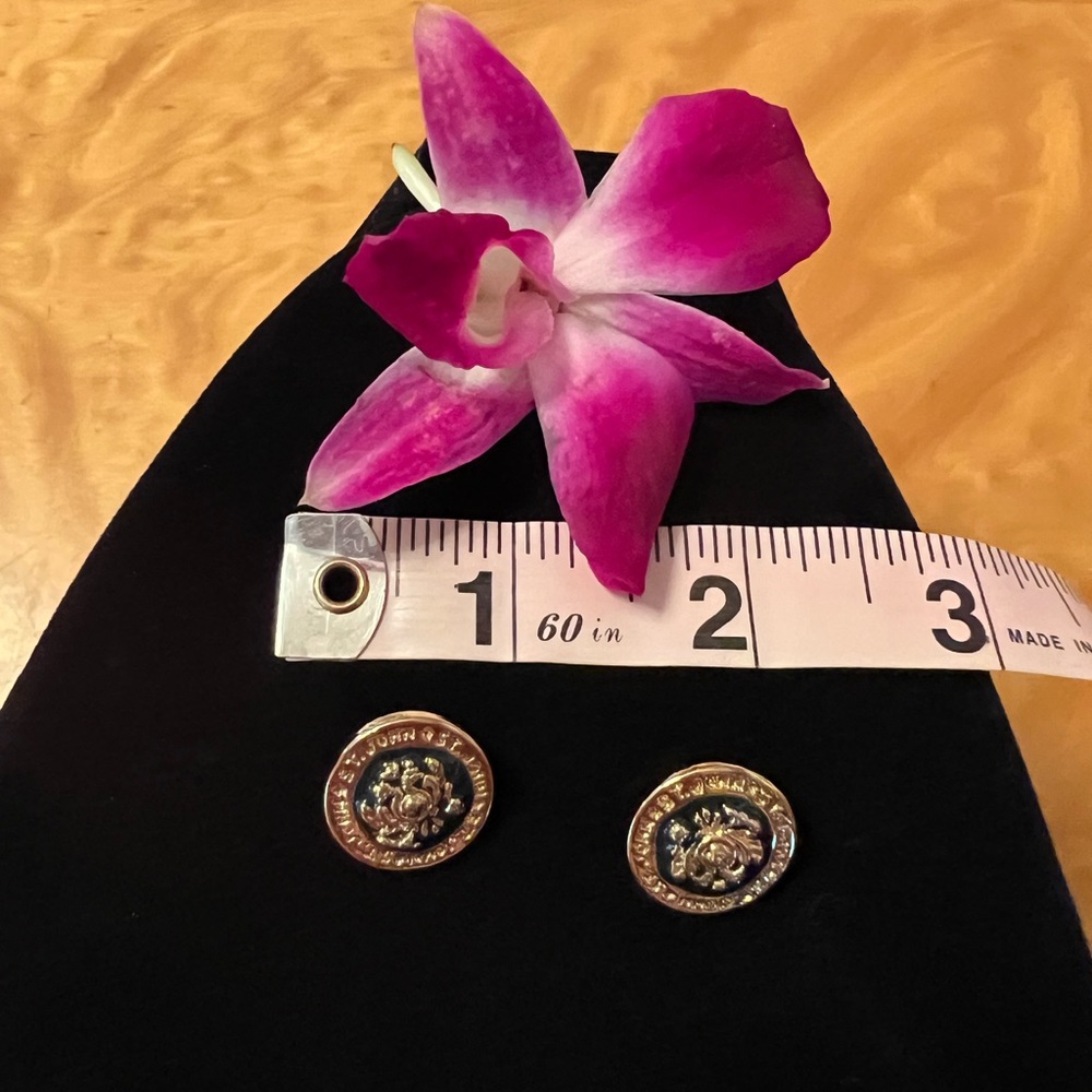 St. John Knit Buttons ❤️ Set of 2